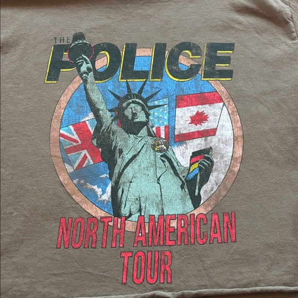 Police Olive Graphic Tee with Statue Design and pink tank top, set of two - Picture 5 of 9